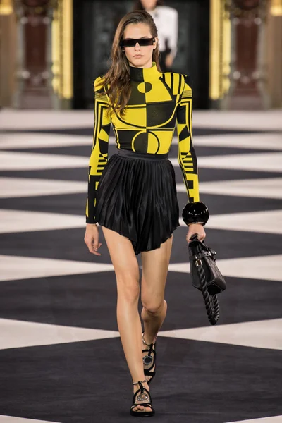 Look 9